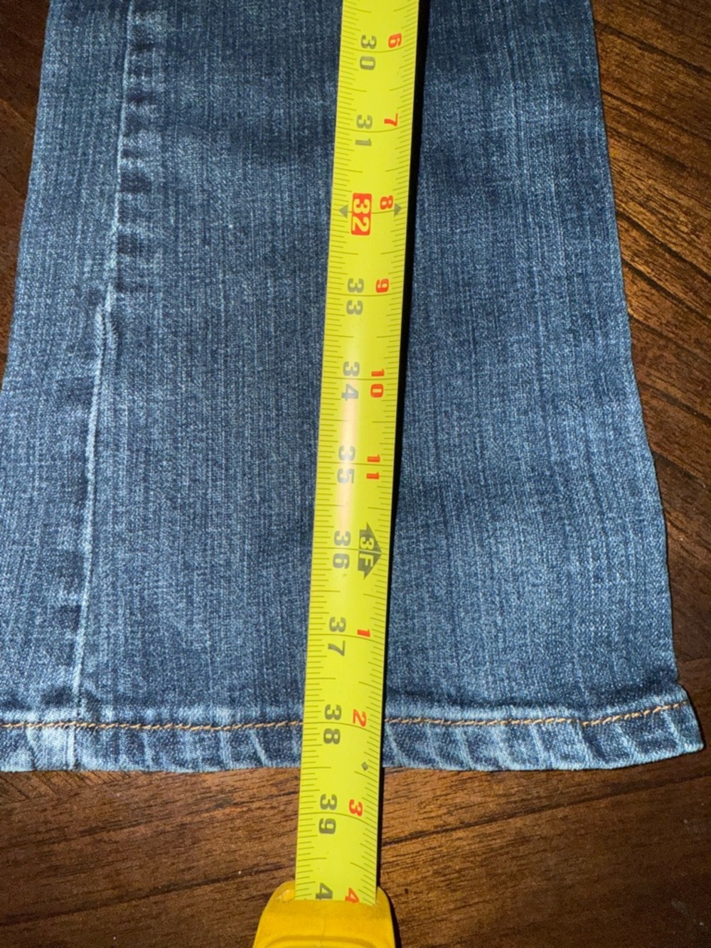 Levi's Women's bootcut Jeans in Blue Denim size 7 - Picture 4 of 6